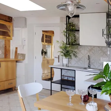 Blizko Centra, Zilinska 20